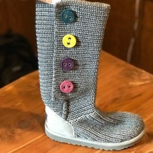 Gray crochet Uggs with colorful buttons!